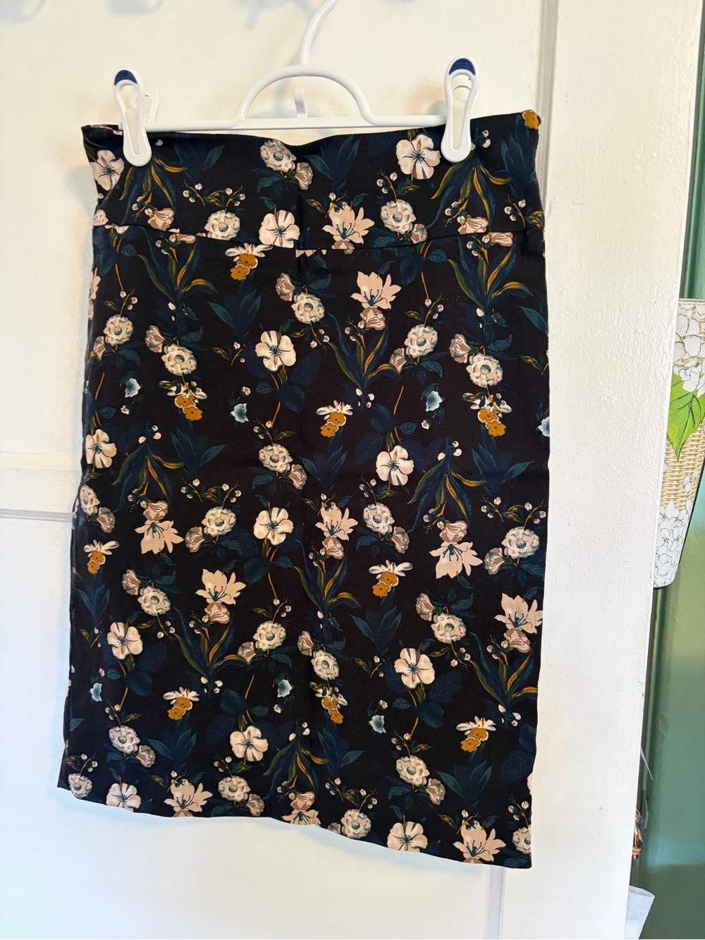 Margaret M Black Floral Pencil Skirt Stitch Fix size medium